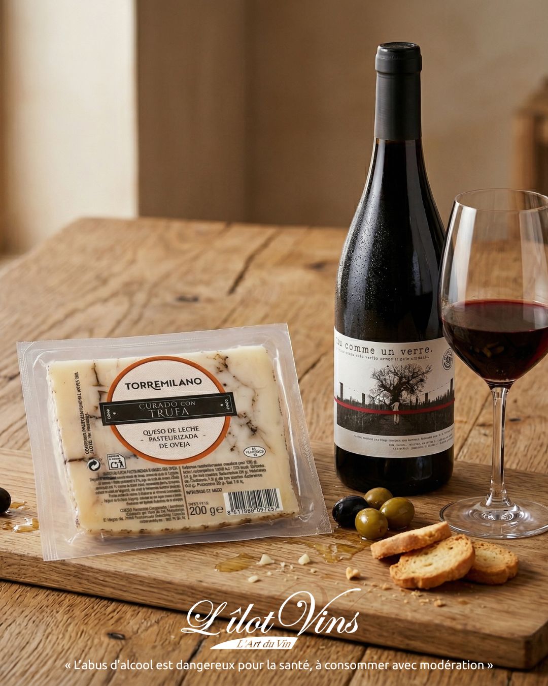 Fromage de brebis à la truffe noire Torremilano et Nu Comme Un Verre rouge